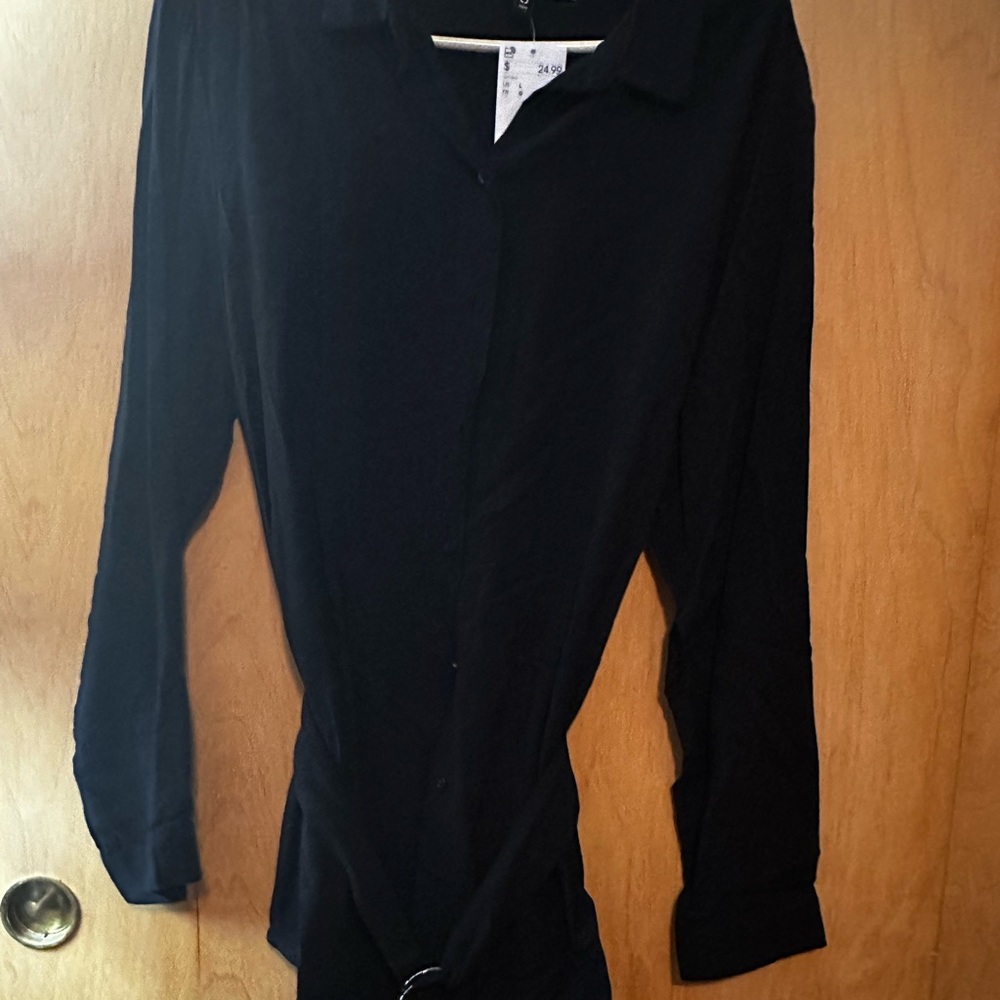 H&M button up with buckle belt in waist(L) nwt